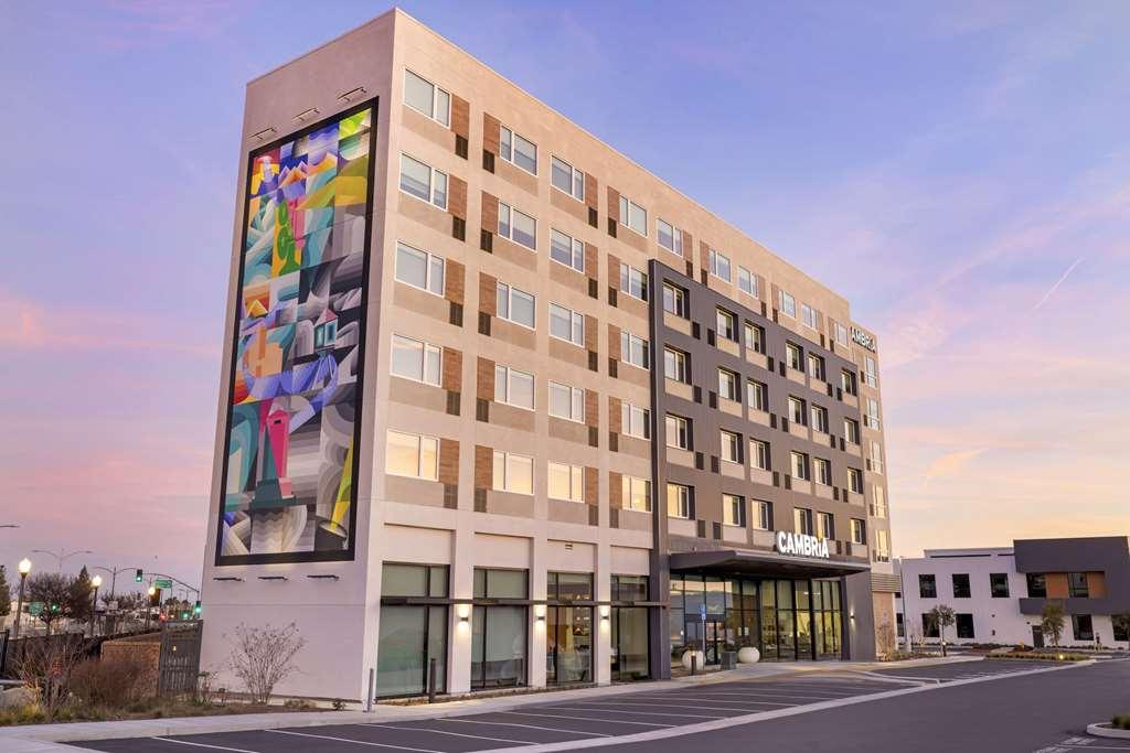 Cambria Hotel Burbank Airport Екстериор снимка