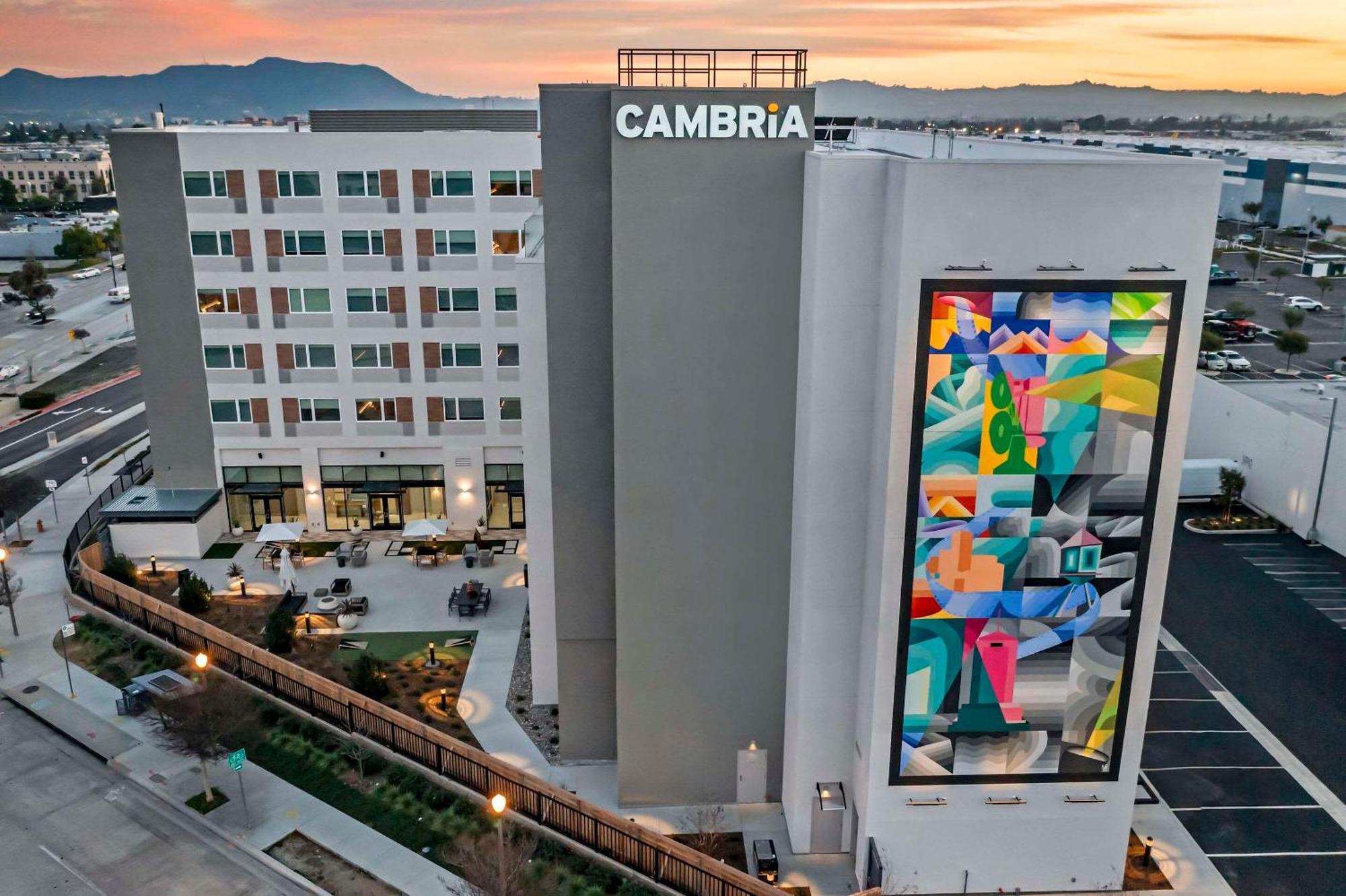 Cambria Hotel Burbank Airport Екстериор снимка