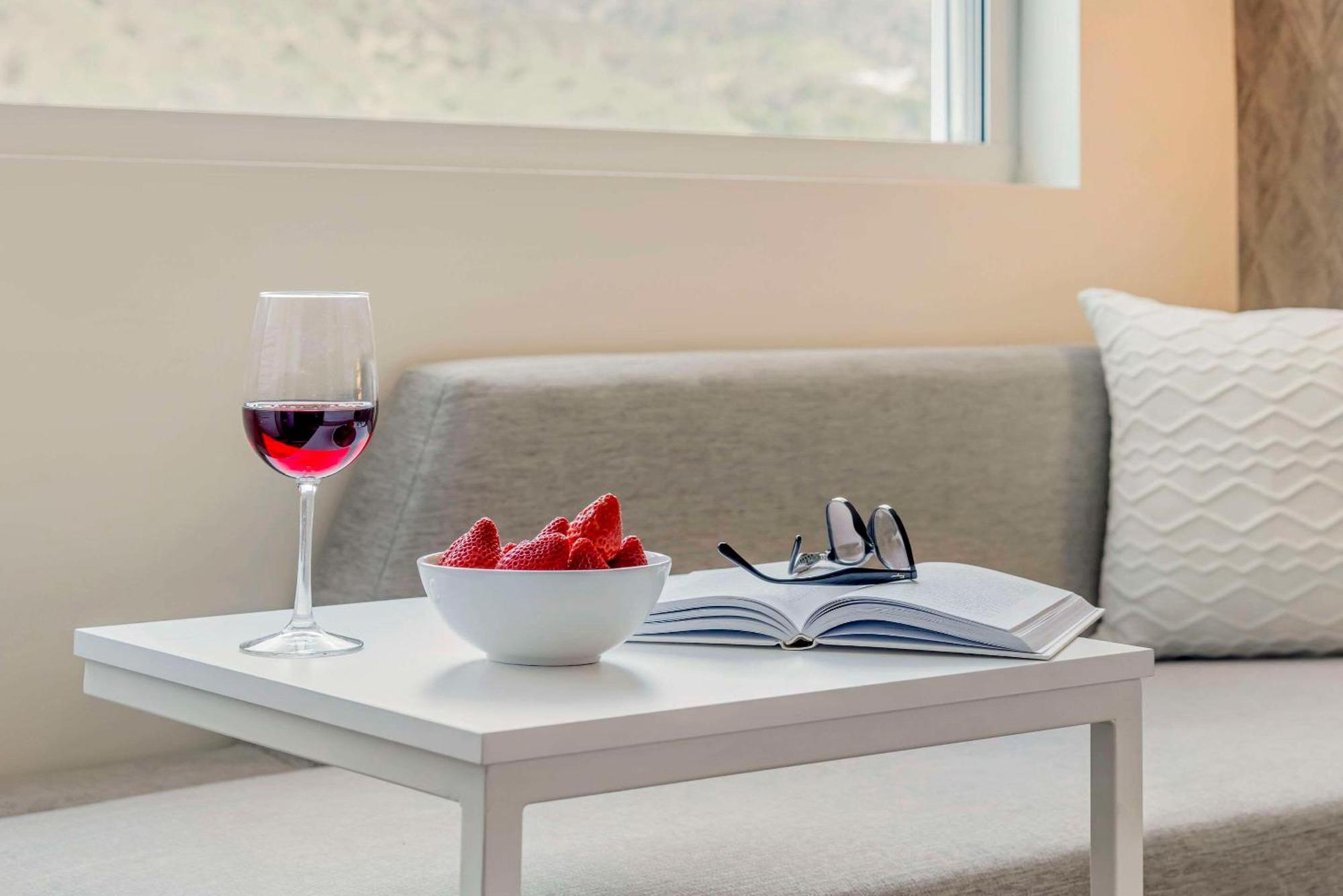 Cambria Hotel Burbank Airport Екстериор снимка