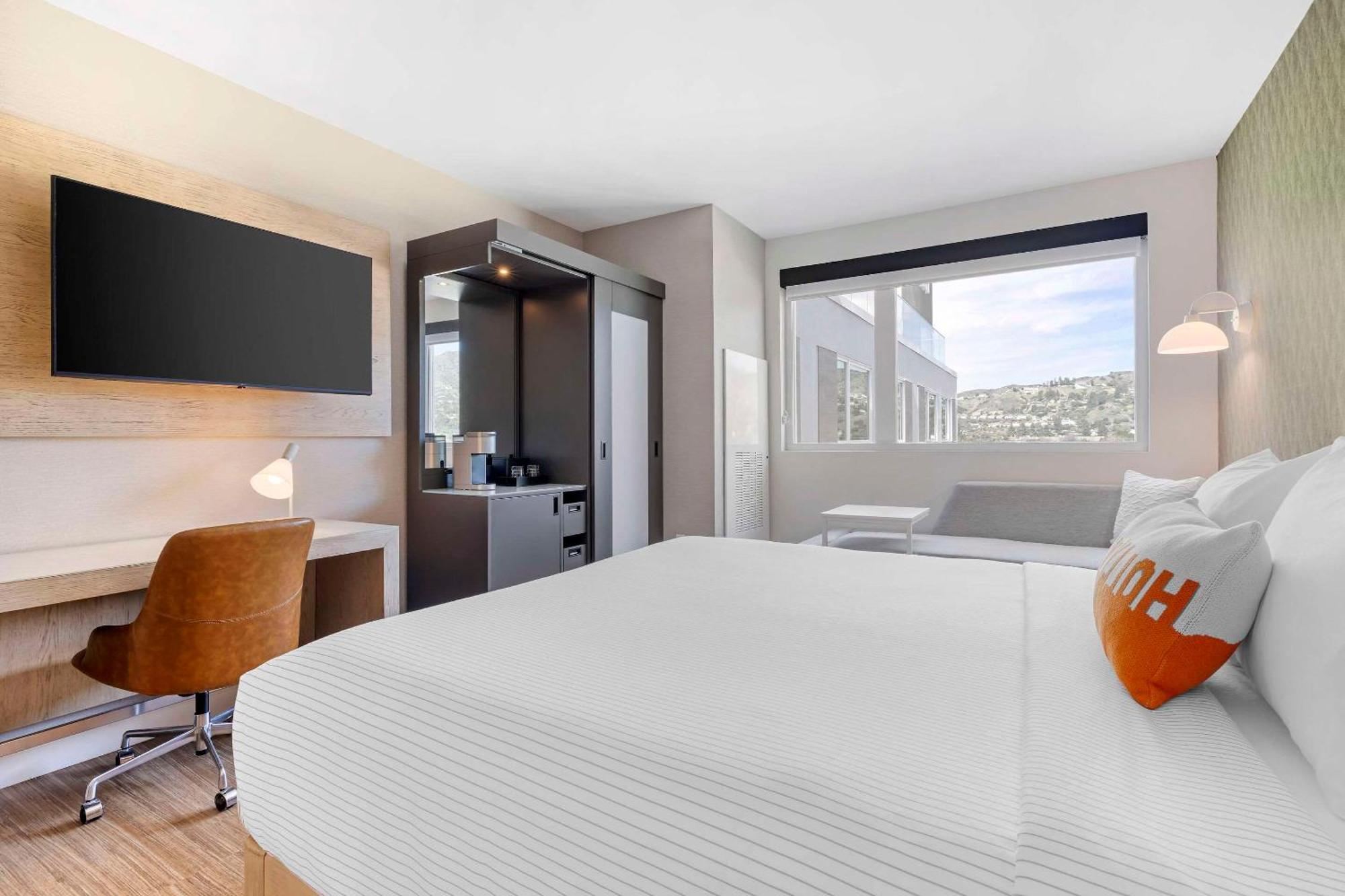 Cambria Hotel Burbank Airport Екстериор снимка