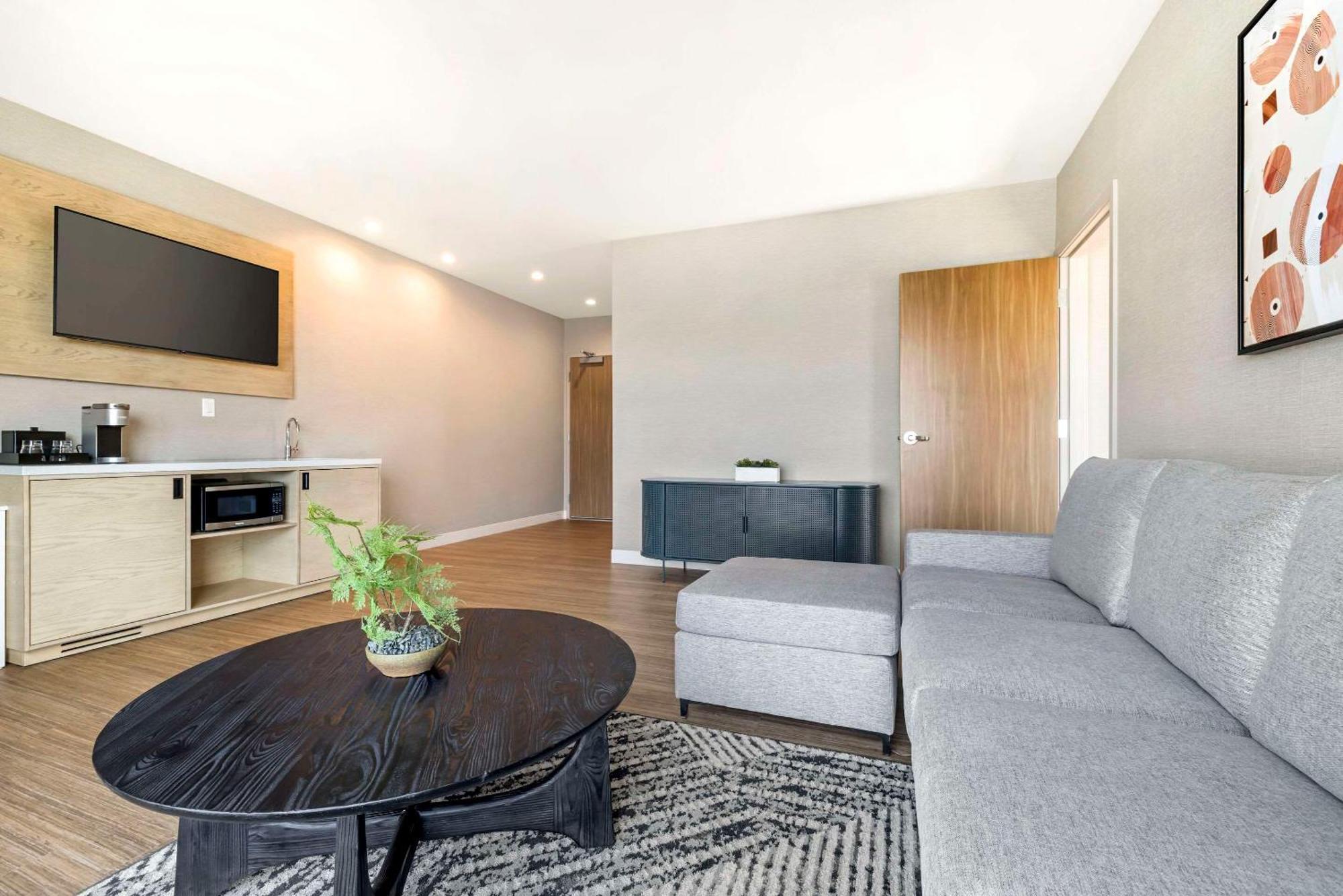 Cambria Hotel Burbank Airport Екстериор снимка