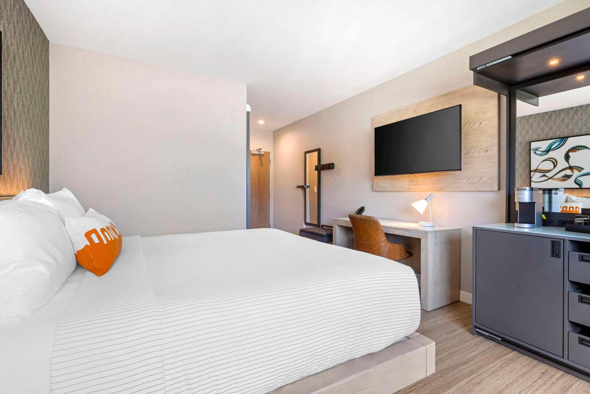 Cambria Hotel Burbank Airport Екстериор снимка