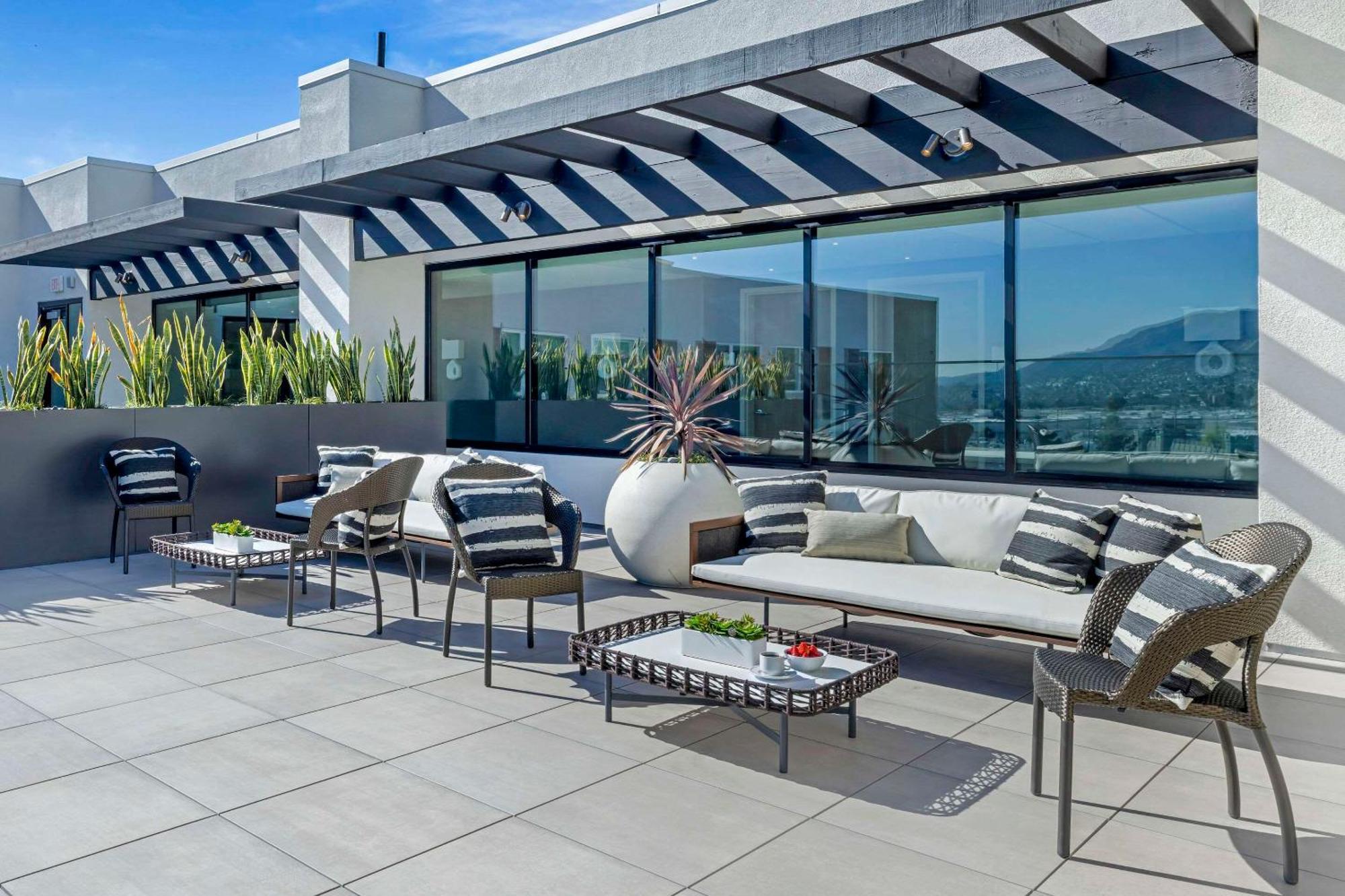 Cambria Hotel Burbank Airport Екстериор снимка