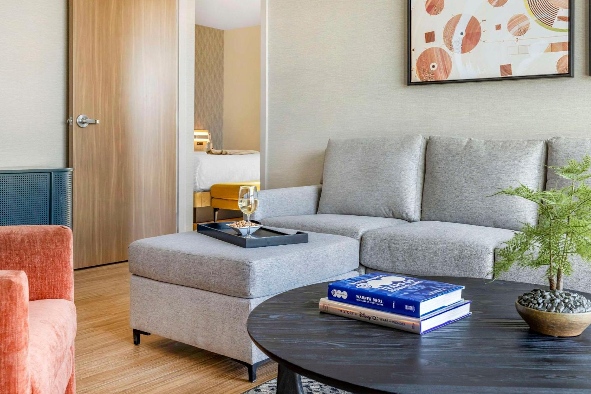 Cambria Hotel Burbank Airport Екстериор снимка