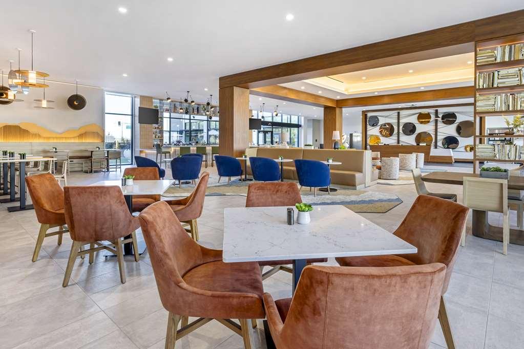 Cambria Hotel Burbank Airport Интериор снимка