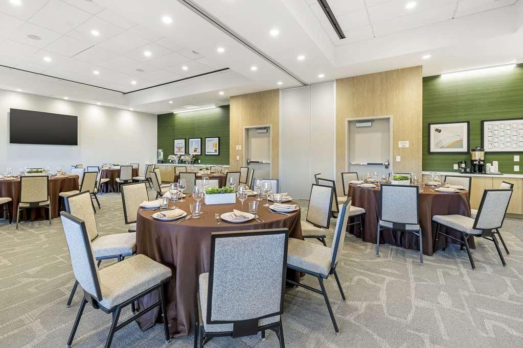Cambria Hotel Burbank Airport Съоръжения снимка