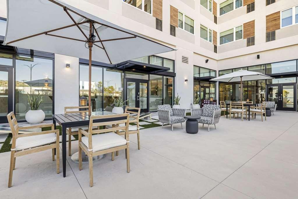 Cambria Hotel Burbank Airport Съоръжения снимка