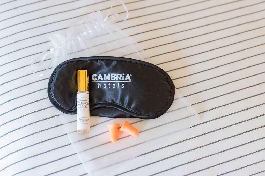 Cambria Hotel Burbank Airport Стая снимка