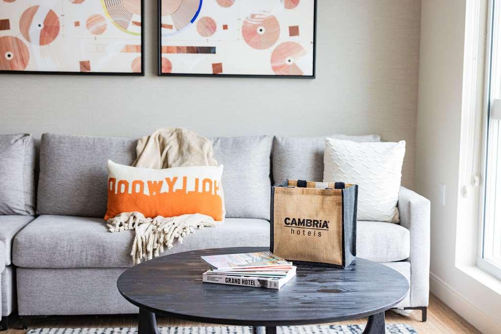 Cambria Hotel Burbank Airport Стая снимка